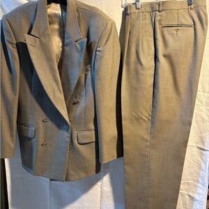 Elegant Men's Tan Suit